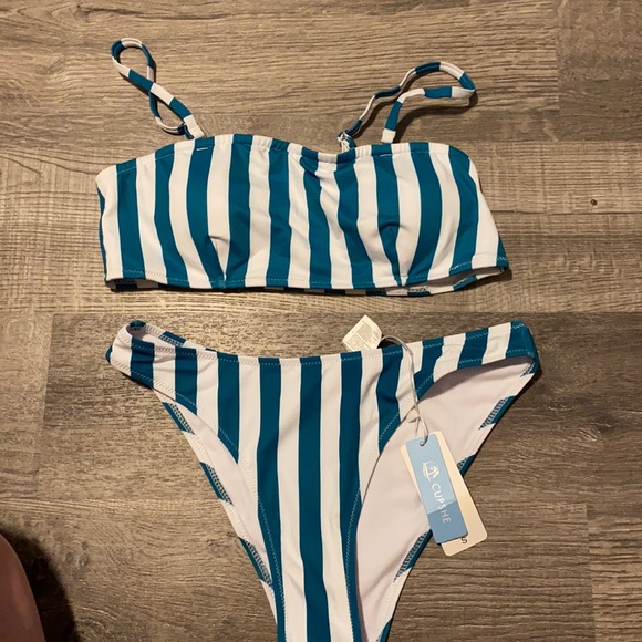 Bikini - Picture 1 of 4